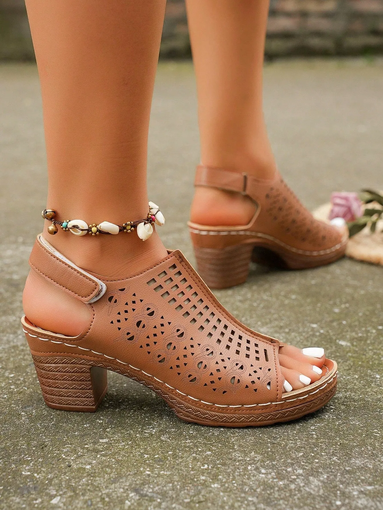 2024 Summer New Arrival: French Style Chunky Heel Peep Toe Sandals for Women