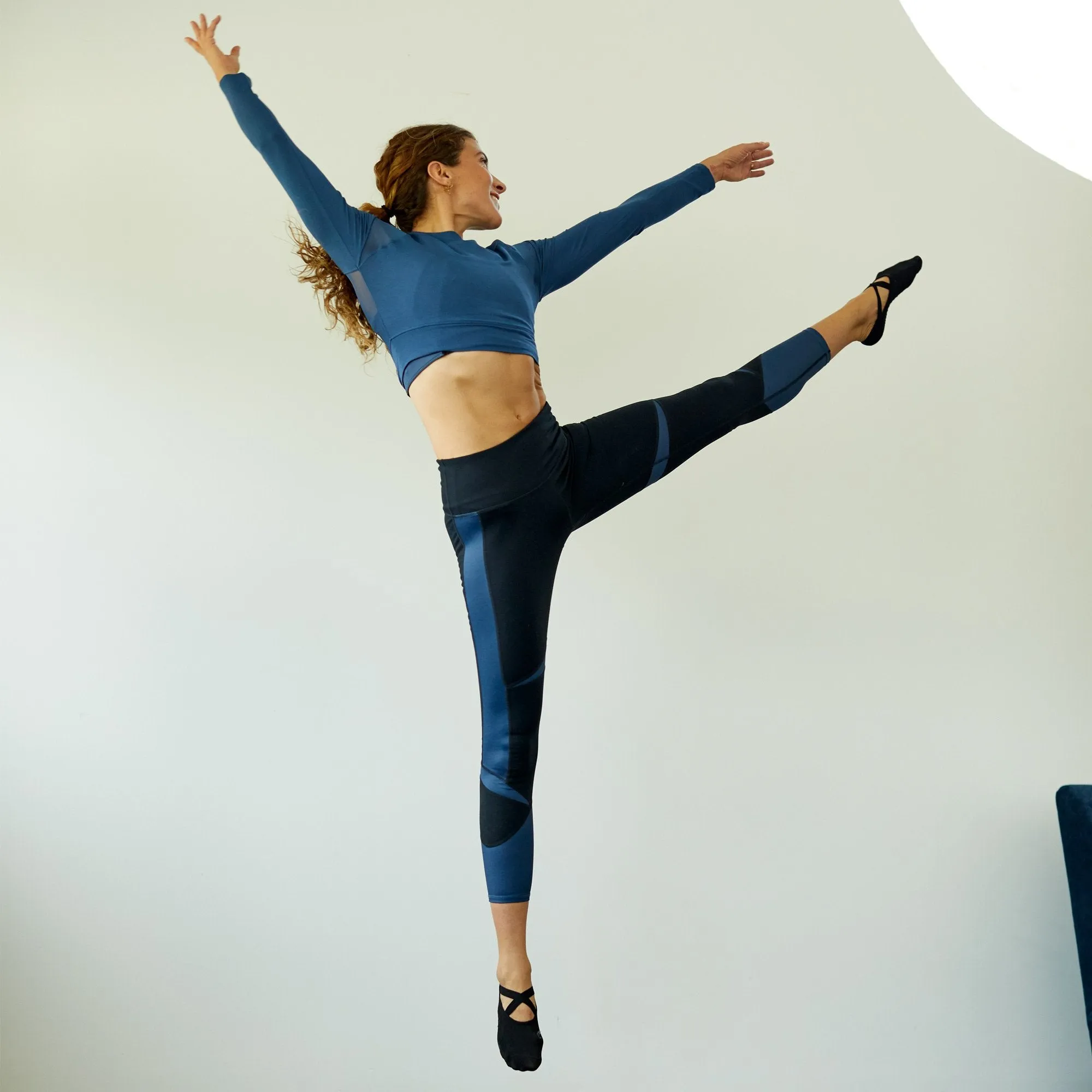 Gaiam X Jessica Biel Soho Pieced Long Sleeve Crop Top