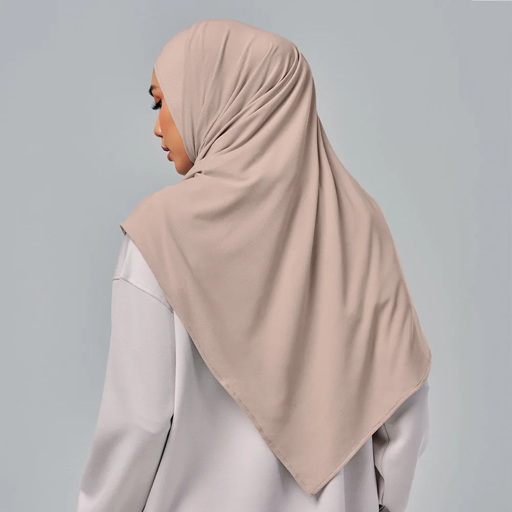 Najwa Sport Shawl - Pitcher