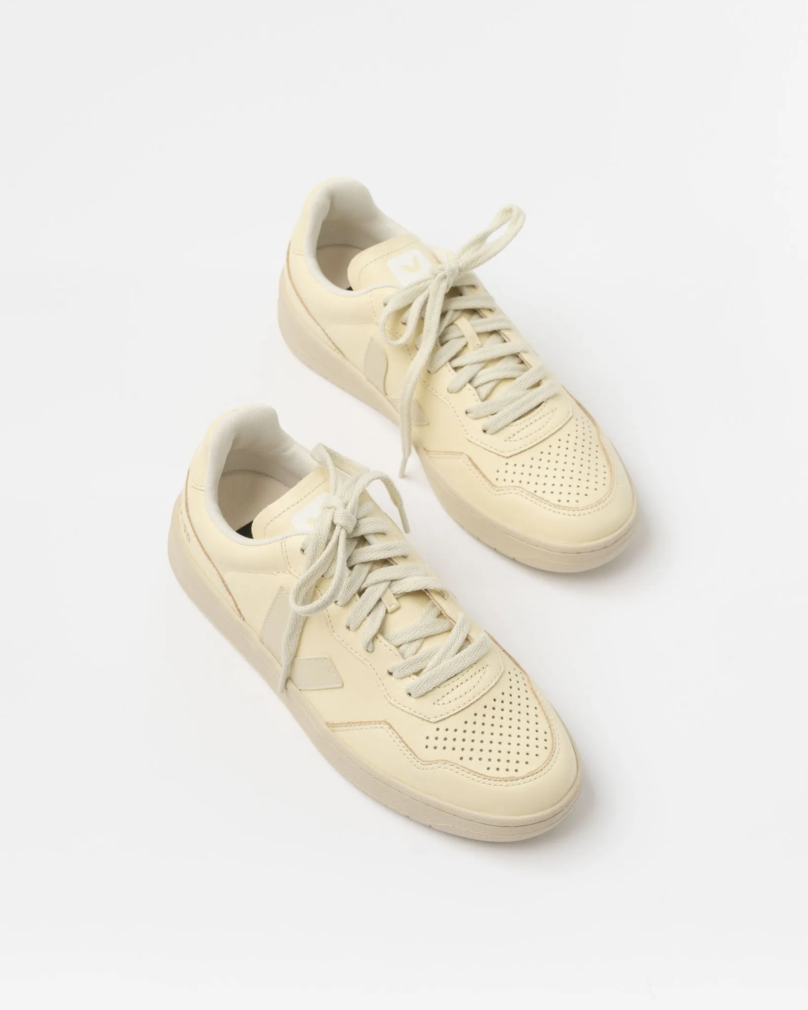 Veja V-90 Cashew/Pierre