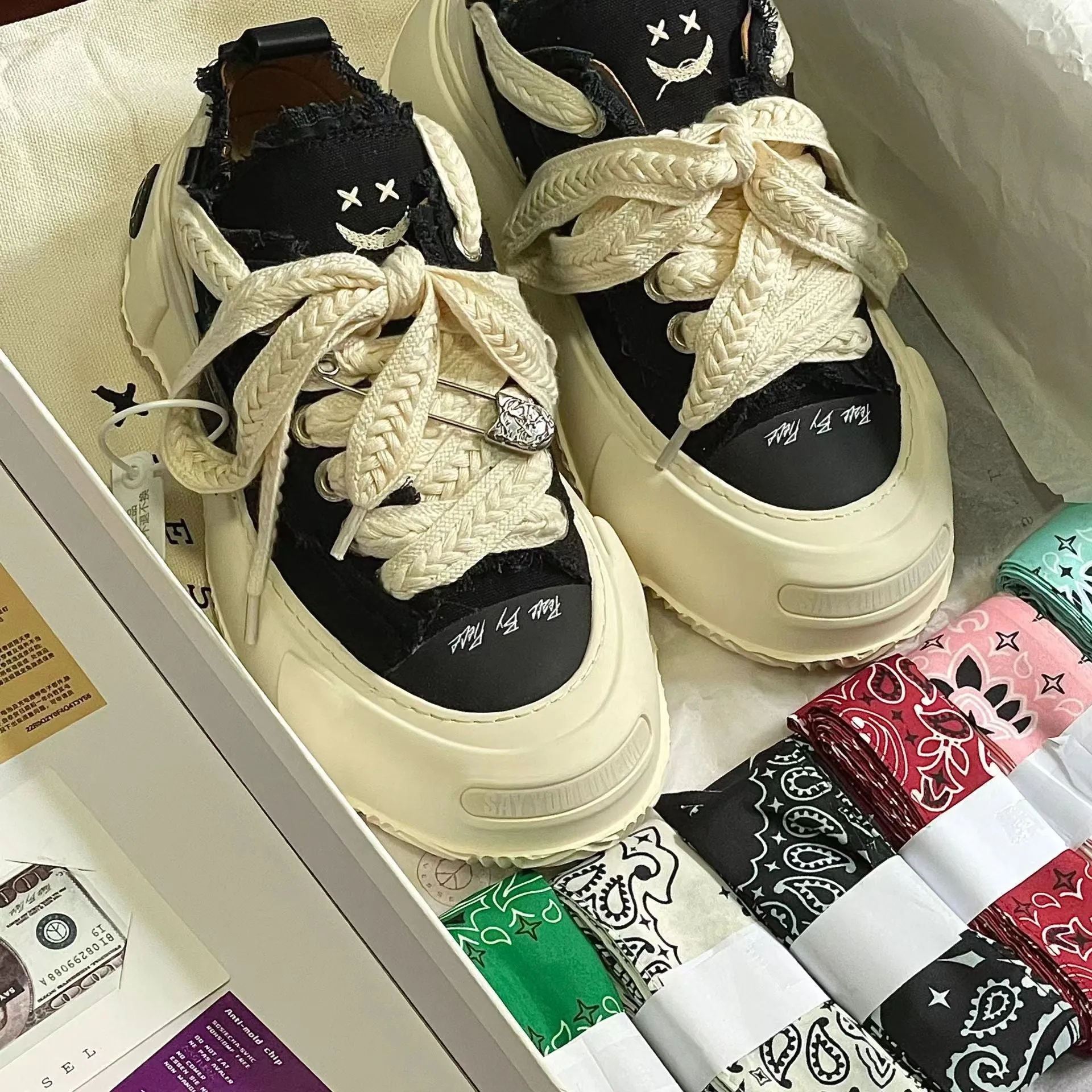 Women's Candy Hidden Big Head Smiley Face Beggar Canvas Shoes