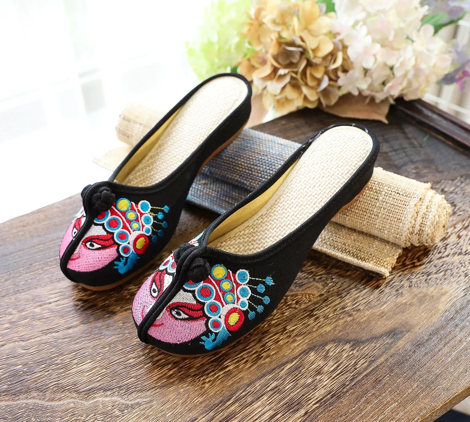 Women's Chinese Style National Essence Facial Makeup Dan Canvas Shoes